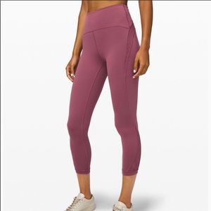 Lululemon Wunder Under 23” flocked, Size 8